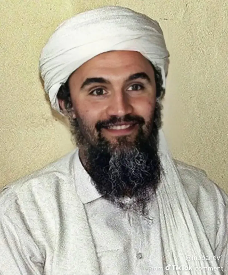 A man with a beard and a white turba.